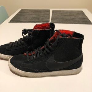 Nike Blazer Mid Suede Shearling Lined High Top Sneaker Black, Size 8